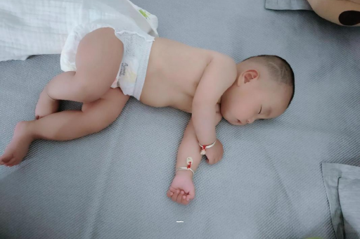 张北宝宝胳膊上起红疙瘩 张北宝宝胳膊上起红疙瘩